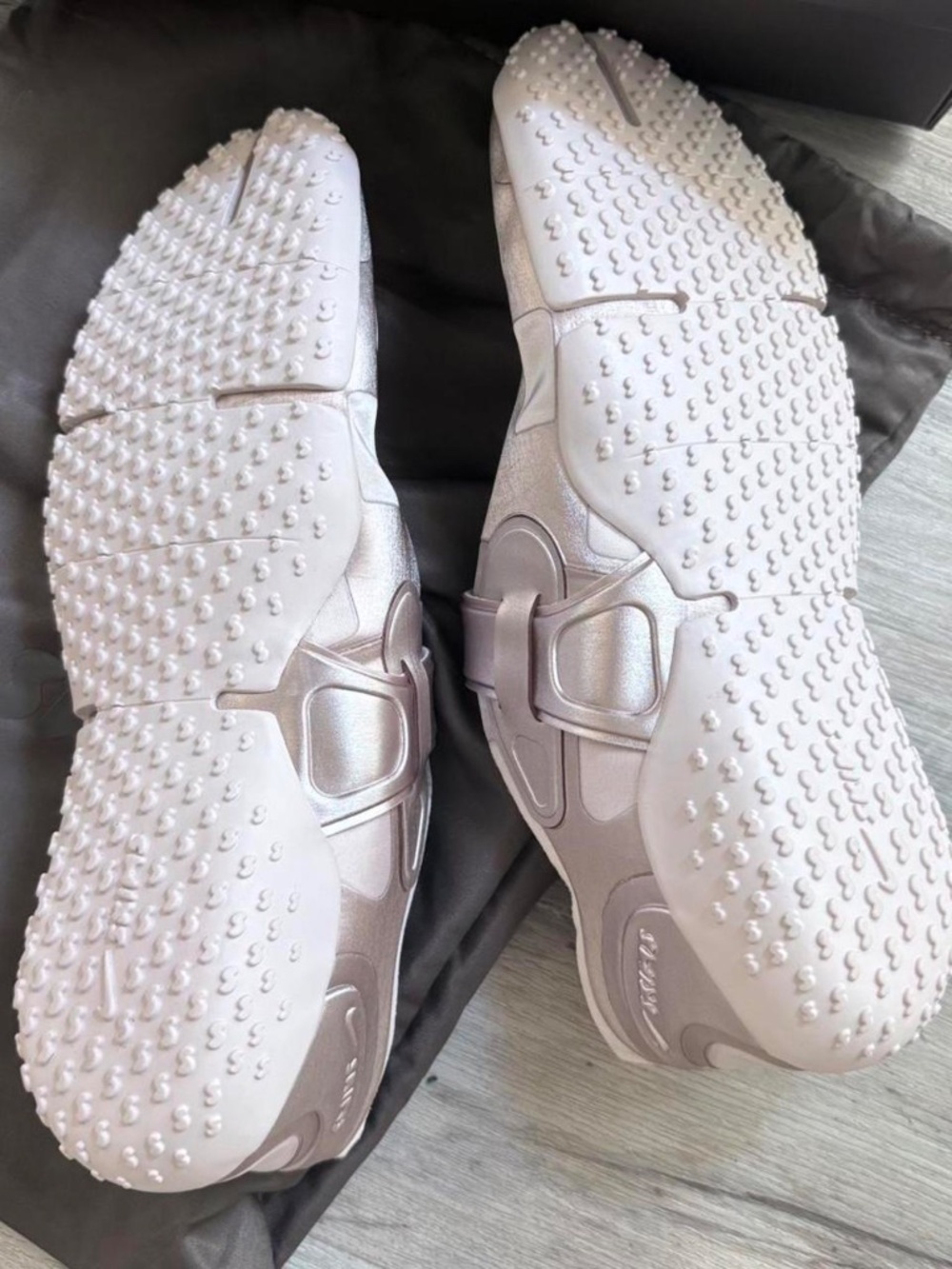 Nike SKIMS satin rift mary janes w/ velcro straps - Picture 3 of 5